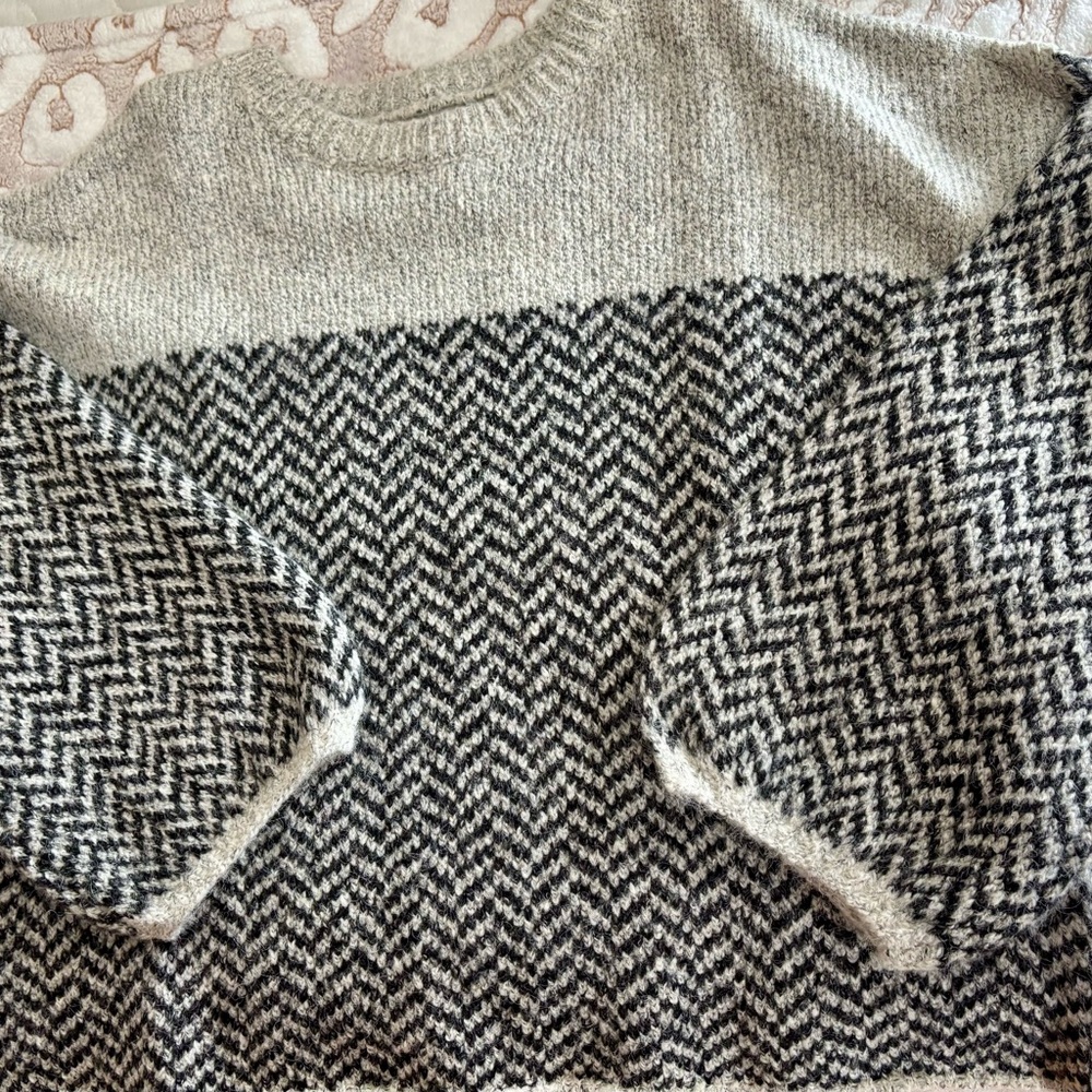 Blu Pepper Sweater - Picture 2 of 4